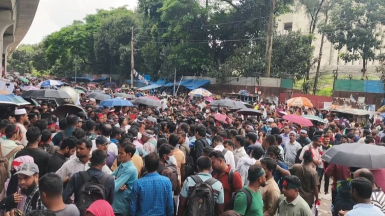 শাহবাগের অবস্থান কর্মসূচি প্রত্যাহার করলেন প্রাথমিক শিক্ষকরা