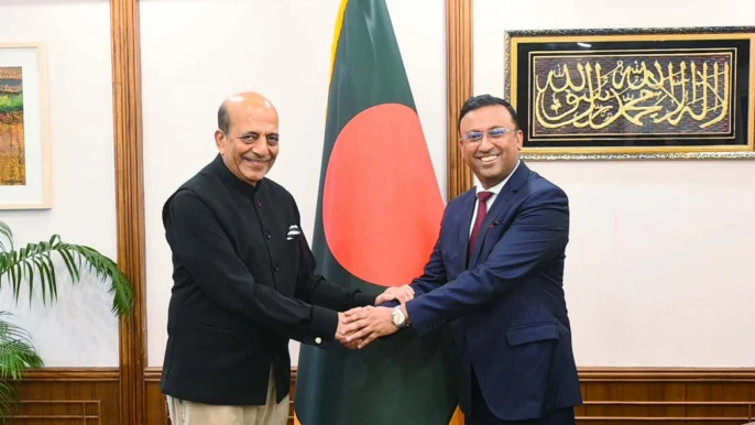 শেখ হাসিনা যেন ভারতের ভূখণ্ড থেকে বক্তব্য না দেন: ভারতীয় হাইকমিশনারকে পররাষ্ট্র উপদেষ্টা