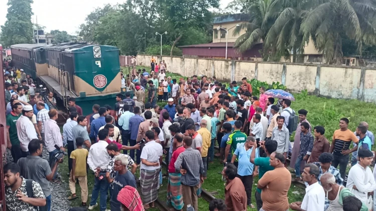 রংপুরে বুড়িমারী কমিউটার ট্রেনের ইঞ্জিন লাইনচ্যুত