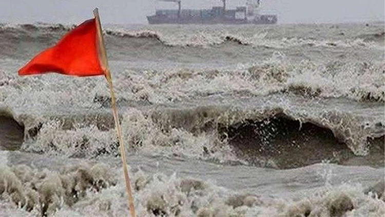 স্থল নিম্নচাপের প্রভাব: ৪ সমুদ্রবন্দরে ৩ নম্বর সতর্ক সংকেত