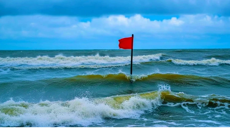 লঘুচাপের প্রভাবে সমুদ্র উত্তাল: ৩ নম্বর স্থানীয় সতর্ক সংকেত জারি
