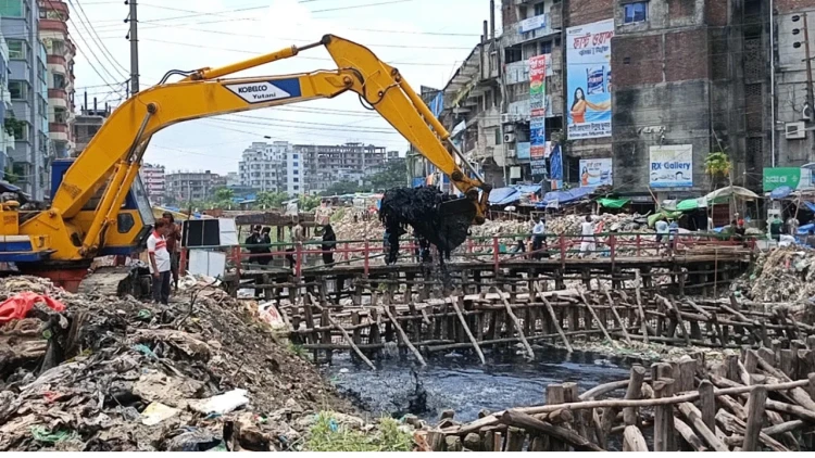 ডিএনডি এলাকার জলাবদ্ধতা নিরসনে নাসিকের খাল খনন ও পরিষ্কার অভিযান