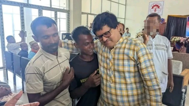 দিনমজুরের ছেলের পড়ার দায়িত্ব নিলেন এমপি বাবুল