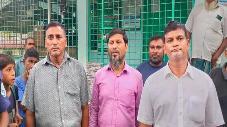 দিনাজপুরে ভূমি অফিসে তহশিলদারসহ আটক ৩