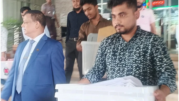 রাষ্ট্রপতি নির্বাচন: ব্যালট ও প্রয়োজনীয় সামগ্রী নিয়ে সংসদে ইসি