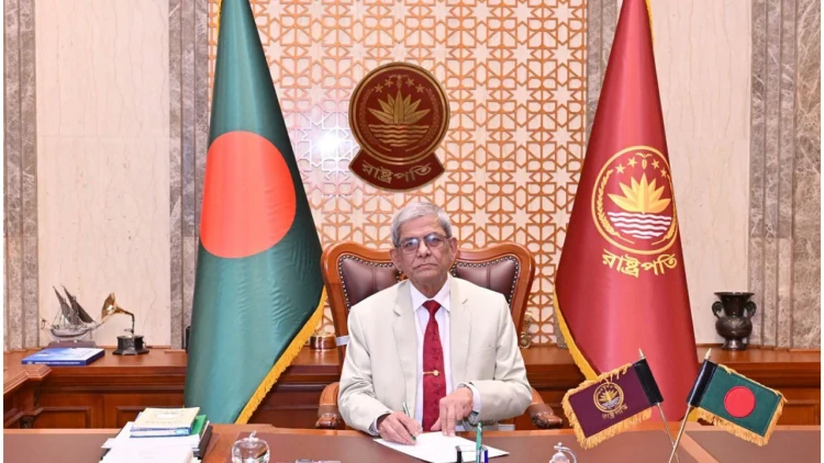 বঙ্গভবনে দাপ্তরিক কার্যক্রম শুরু করলেন নতুন রাষ্ট্রপতি মির্জা ফখরুল