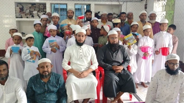 কটিয়াদীতে কাসেমুল উলুম মাদ্রাসায় পুরস্কার বিতরণ অনুষ্ঠিত
