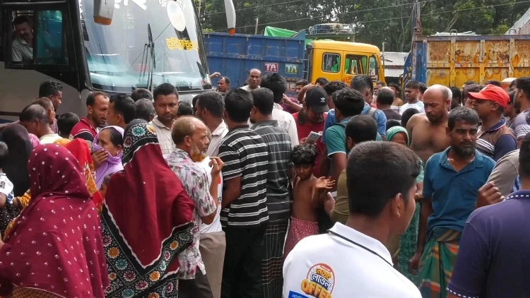 ঝিনাইদহে বাসের ধাক্কায় প্রাণ গেল গৃহবধূর
