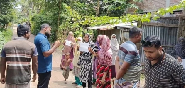বাউফলে পথরোধ করে মারধর ও টাকা-স্বর্ণ ছিনতাইয়ের অভিযোগ