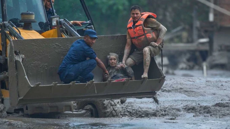 নেপাল-তিব্বত সীমান্তে বন্যা ও ধসে নিহত বেড়ে ১৫৭