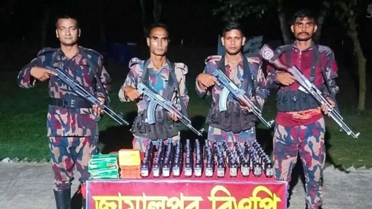 কুষ্টিয়া সীমান্তে ১৩ লাখ টাকার ভারতীয় মদ ও ওষুধ উদ্ধার বিজিবির