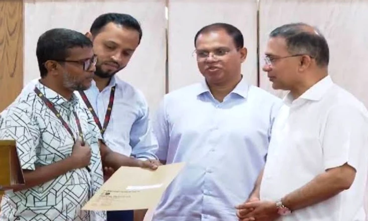 গুম-খুন ও জুলাই অভ্যুত্থানে শহীদ পরিবারের ৭৪ জনকে নিয়োগপত্র দিলেন প্রধানমন্ত্রী