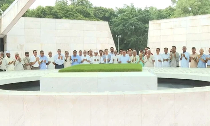 জিয়াউর রহমান ও খালেদা জিয়ার সমাধিতে প্রধানমন্ত্রীর শ্রদ্ধা
