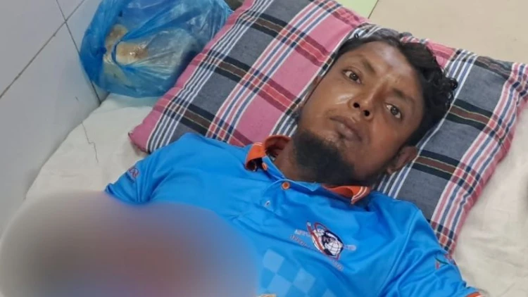 সালিশ বৈঠকে ছোট ভাই ও দুই ভাতিজাকে কুপিয়ে জখম