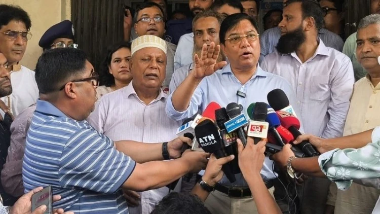 হাসপাতালে ধারণক্ষমতার চার গুণ রোগী, বিমানমন্ত্রীর ক্ষোভ