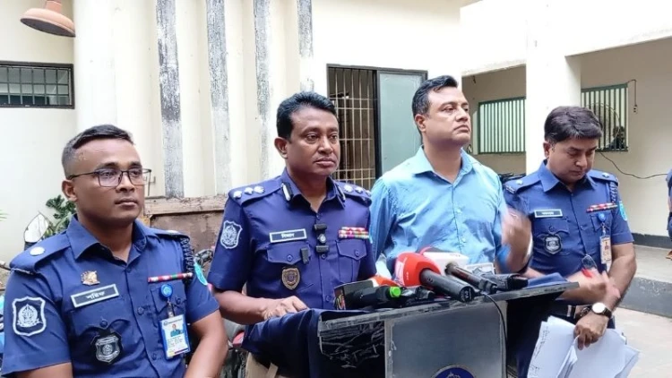 কিশোরগঞ্জে হাসপাতালের দালাল ধরতে পুলিশের যৌথ অভিযান