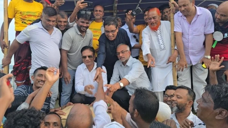 নিকলীতে উৎসবমুখর পরিবেশে ঐতিহাসিক নৌকা বাইচ ও পুরস্কার বিতরণ অনুষ্ঠিত