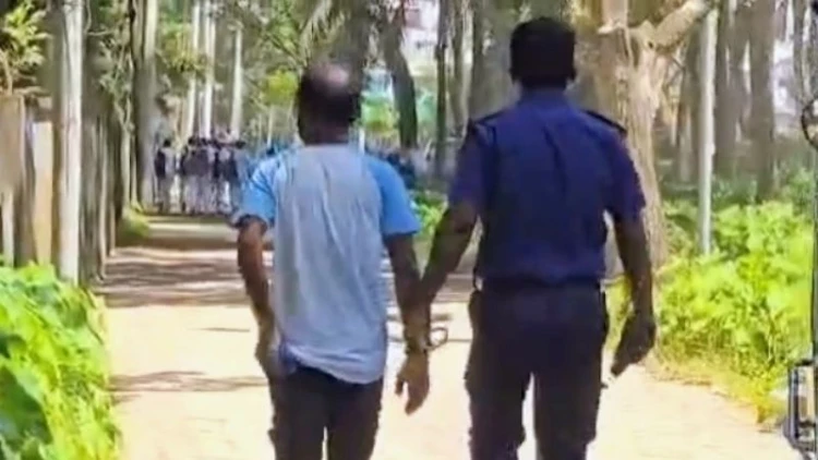 এসিল্যান্ডের স্বাক্ষর জাল করায় কলাপাড়ায় সহকারী আটক
