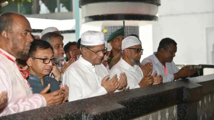 সিলেটে হযরত শাহজালাল (রহ.)-এর মাজার জিয়ারত করলেন রাষ্ট্রপতি