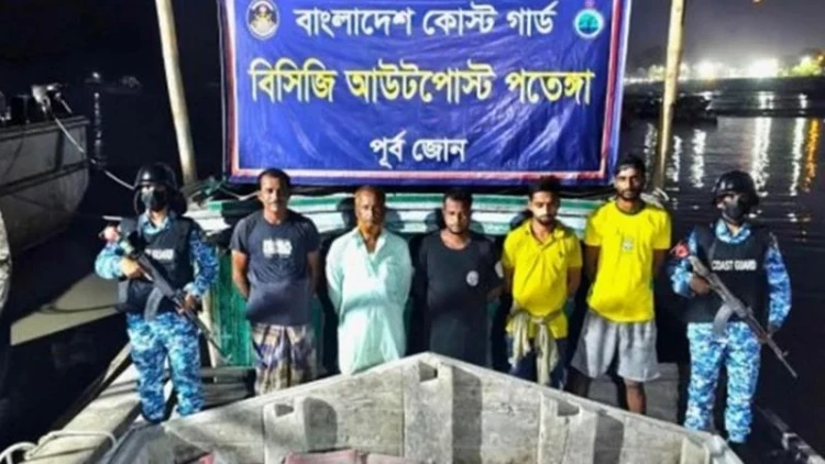 মিয়ানমারে পাচারকালে সিমেন্টসহ আটক ৫