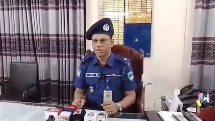 যশোরে সনাতন ধর্মাবলম্বীদের বাড়িতে আগুন দেওয়ার খবর মিথ্যা: পুলিশ