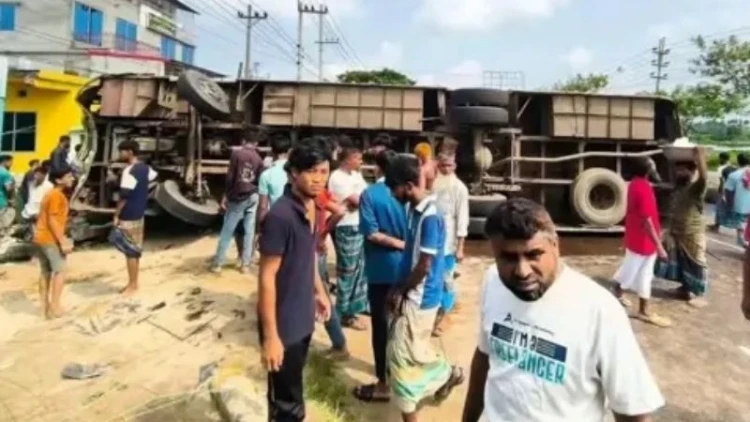 ত্রিশালে বাসের ধাক্কায় অটোরিকশার ২ যাত্রী নিহত