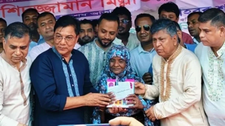প্রধানমন্ত্রীর উপহারের বাড়ি পেলেন গোলাপি বেগম