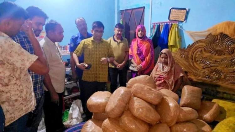 গাজীপুরে গাঁজাসহ নারী মাদক ব্যবসায়ী গ্রেপ্তার