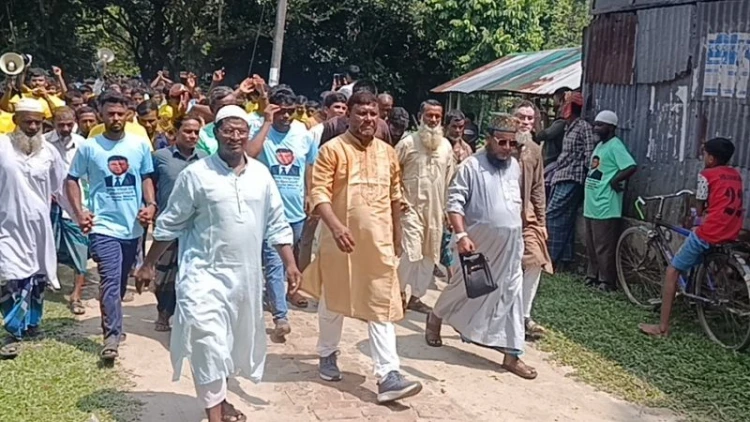 জাঙ্গালিয়ায় চেয়ারম্যান প্রার্থী শফিকুল ইসলামের গণসংযোগ