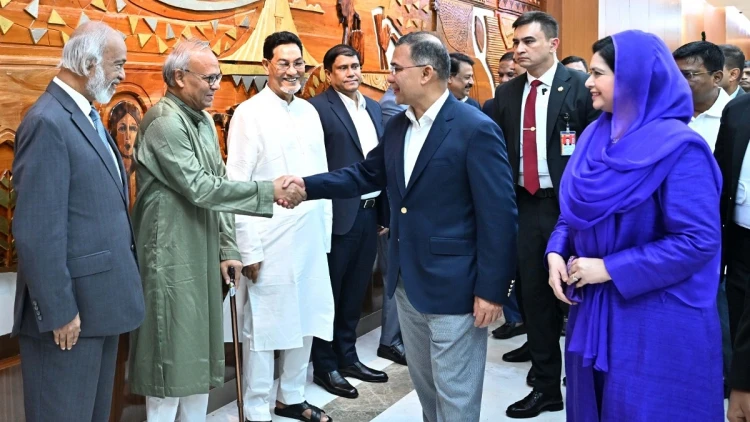 সবচেয়ে কম সদস্য নিয়ে যুক্তরাষ্ট্রের নিউইয়র্ক সফরে প্রধানমন্ত্রী