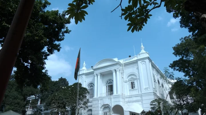 ক্যাঙ্গারু কোর্ট’ মন্তব্য: দুই আইনজীবীর আদালত অবমাননা মামলার শুনানি পেছাল