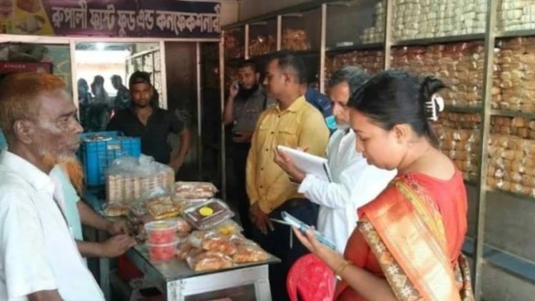 কটিয়াদীতে ভ্রাম্যমাণ আদালতের অভিযানে বেকারিকে জরিমানা
