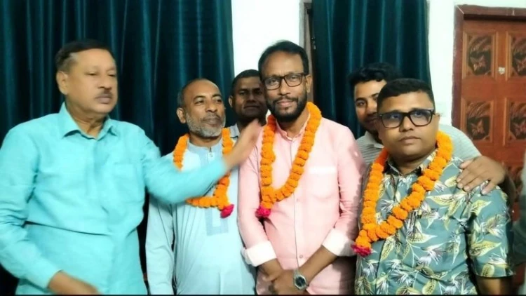 কটিয়াদী প্রেস ক্লাবের নতুন কমিটির দায়িত্ব গ্রহণ