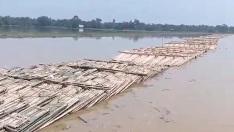 কাচালং নদীতে বাঁশের দীর্ঘ ভেলা, পাহাড়ি বাঁশ যাচ্ছে দেশজুড়ে