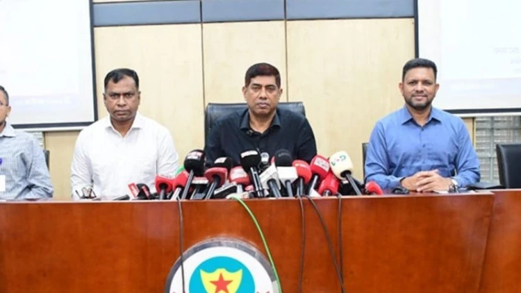 নিষিদ্ধ আওয়ামী লীগের কার্যক্রম চালাতে দেওয়া হবে না: ডিবি প্রধান
