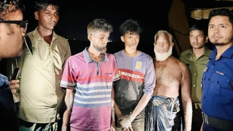 বাকেরগঞ্জে অবৈধ বালু উত্তোলনের দায়ে জরিমানা
