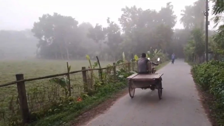 ঘন কুয়াশায় মণিরামপুরে শীতের আগমনী বার্তা
