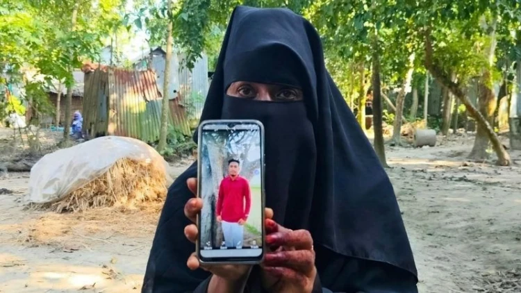 জামালপুরে বিয়ের দাবিতে প্রেমিকের বাড়িতে দুই সন্তানের জননীর অবস্থান