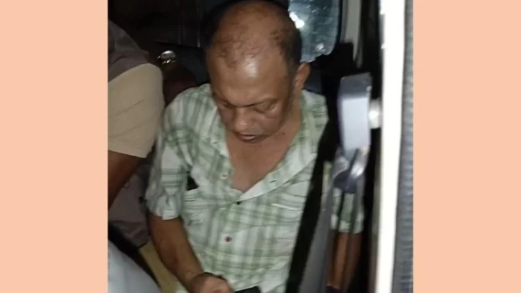 খুলনায় টিপুর বাসায় অভিযান, অস্ত্র-গুলিসহ বড় ভাই বাদশা গ্রেপ্তার