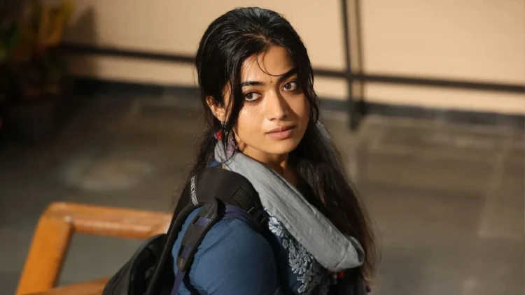 ৪০০ পরিবারের দায়িত্ব নিলেন অভিনেত্রী রাশমিকা মান্দানা