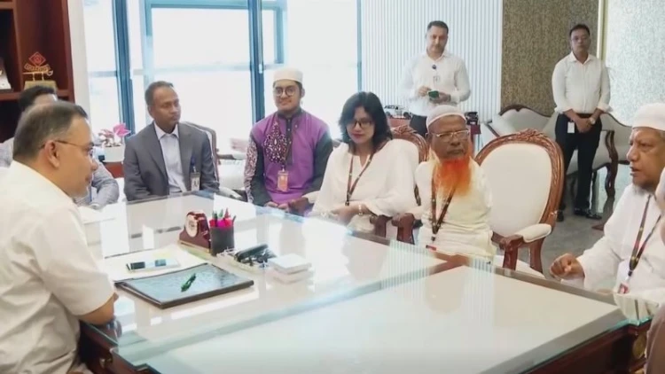 প্রধানমন্ত্রীর সঙ্গে তিন অনুপ্রেরণাদায়ী ব্যক্তির সাক্ষাৎ