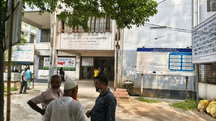 জামালপুরের চার উপজেলায় সাব-রেজিস্ট্রার নেই, ব্যাহত সেবা