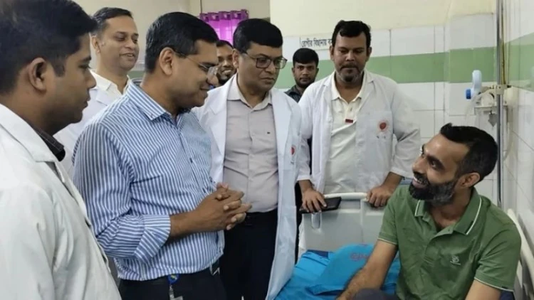 খান সাইফুলকে দেখতে নিউরোসায়েন্স হাসপাতালে প্রধানমন্ত্রীর চিকিৎসক