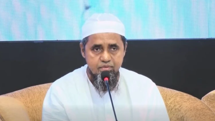 পূজায় নিরাপত্তা দেওয়া রাষ্ট্রের দায়িত্ব, তবে অংশ নিলে ঈমান থাকবে না: মুফতী আব্দুল মালেক