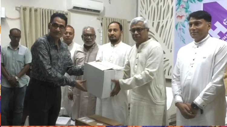 যশোর জেনারেল হাসপাতালে  চিকিৎসাসামগ্রী দিলেন জ্বালানি প্রতিমন্ত্রী