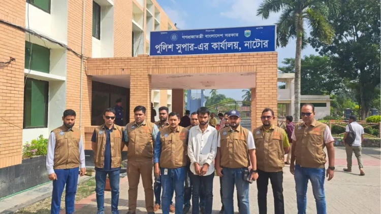 প্রধানমন্ত্রীর অতিরিক্ত প্রেস সচিবের সহকারী পরিচয়ে প্রতারণা: নাটোরে গ্রেপ্তার সাবেক ছাত্রলীগ নেতা