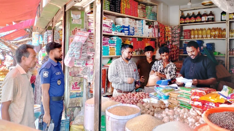 কুমিল্লায় ভোক্তা অধিকারের অভিযানে চার দোকানিকে জরিমানা