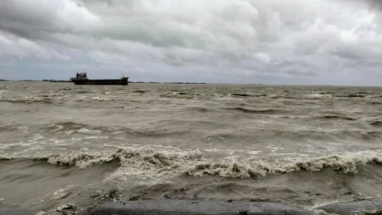 মেঘনা নদীতে গুলিতে জেলে নিহত